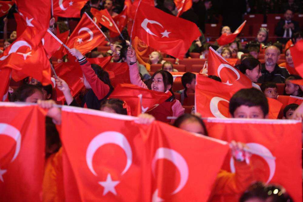 Konya’da 23 Nisan coşkusu salona sığmadı 8